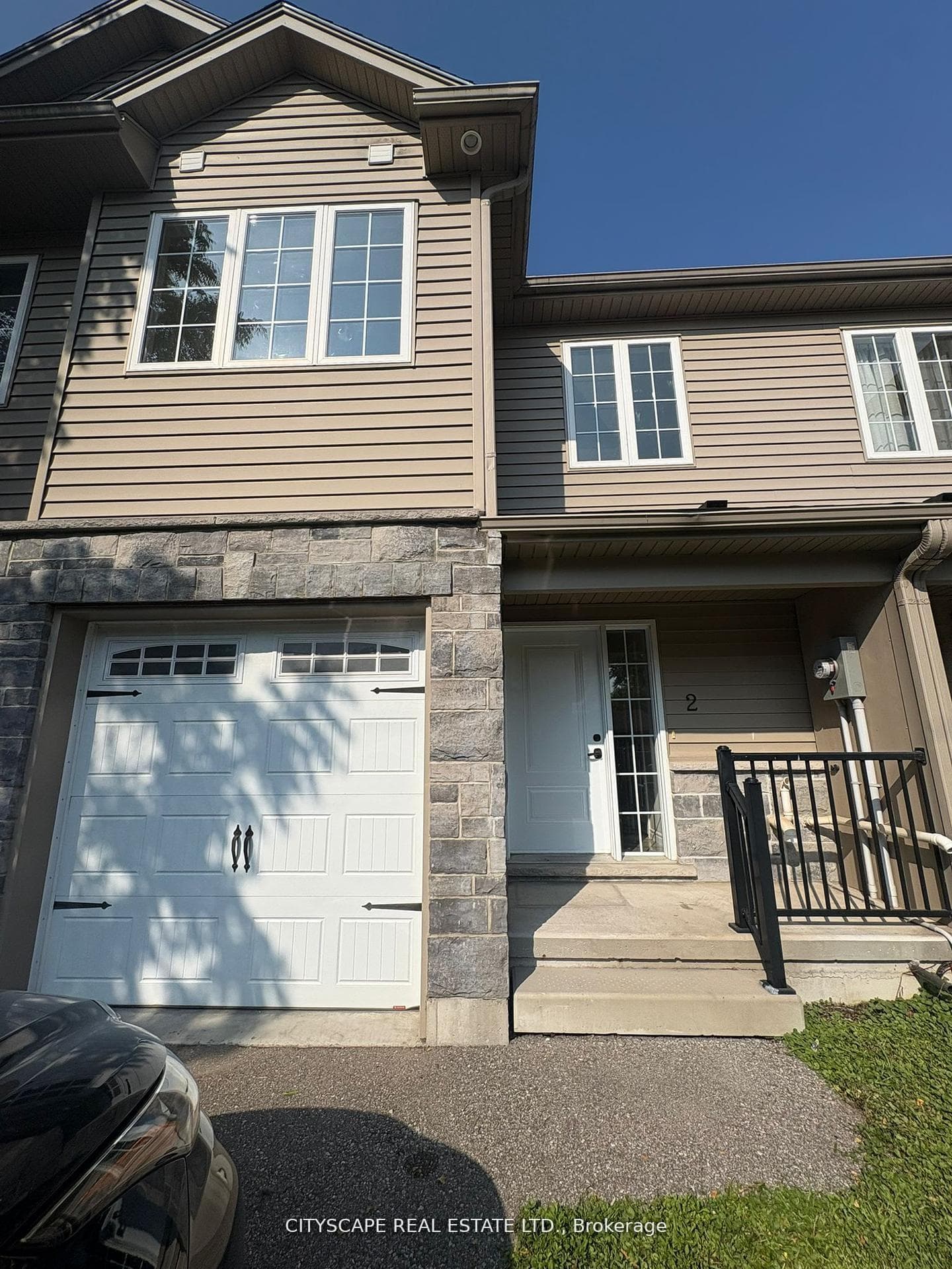 10.5 Dufferin Street Unit 16 photo 1