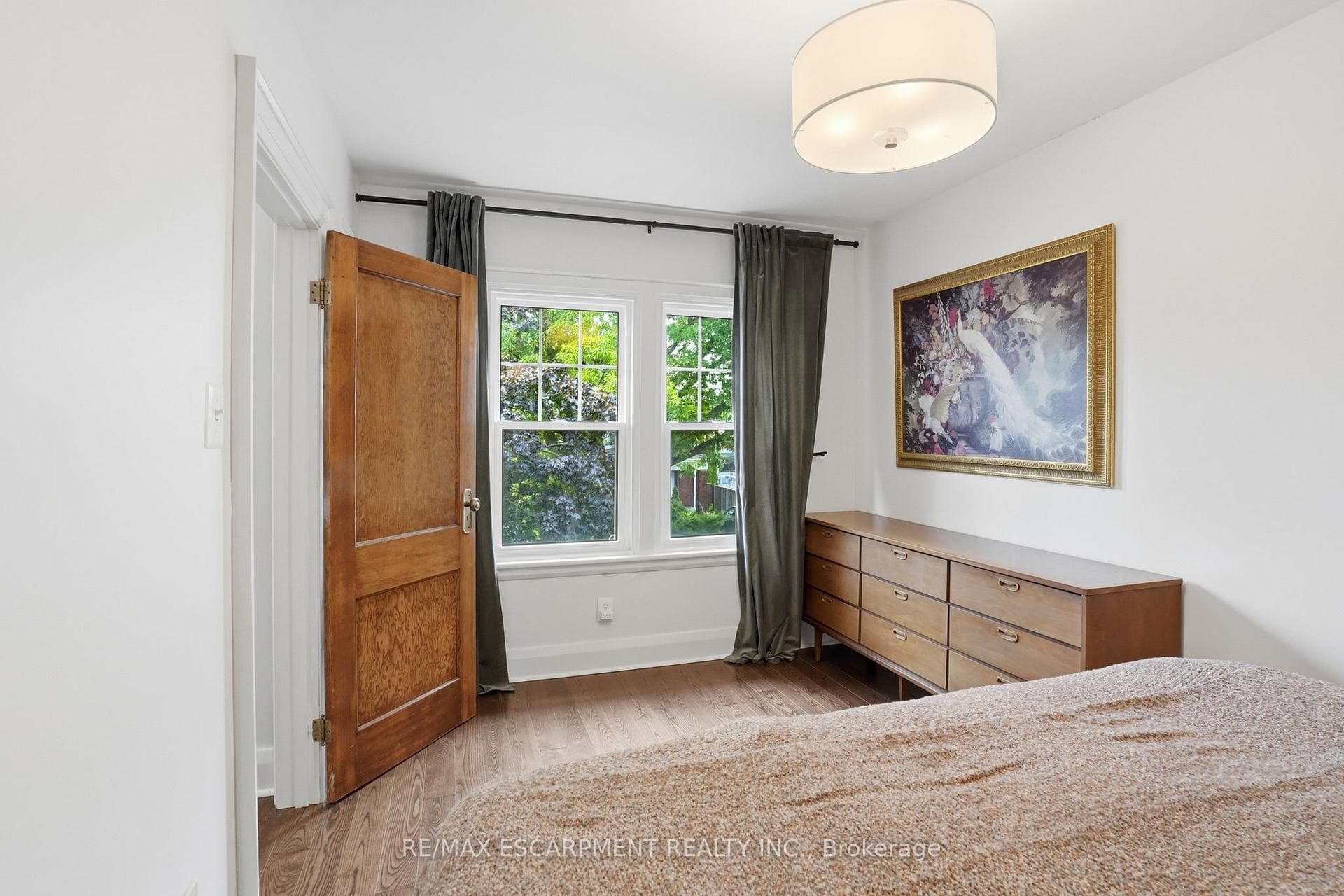 17 Tuxedo Avenue photo 36