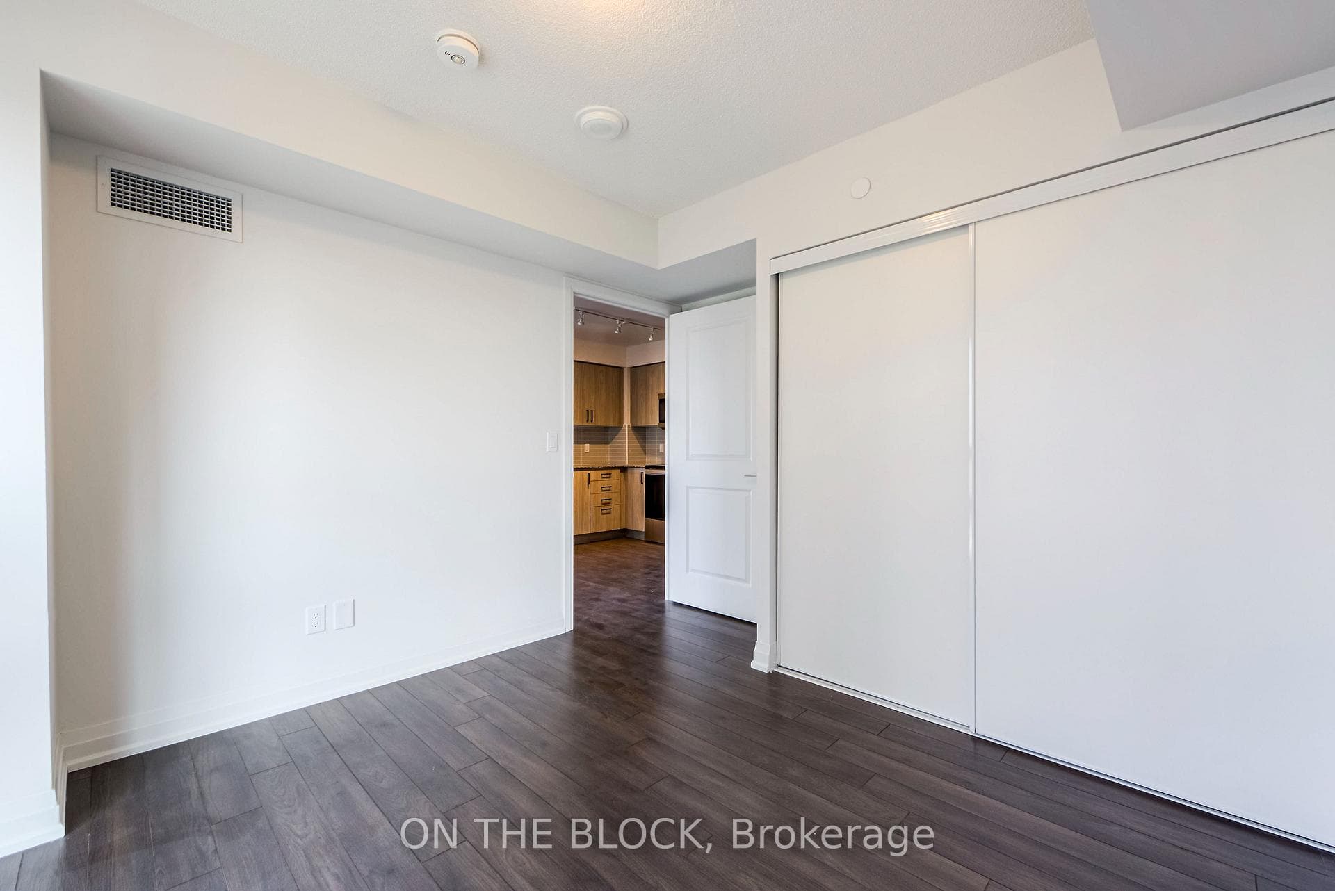 20 Meadowglen Place Unit 1201 photo 12