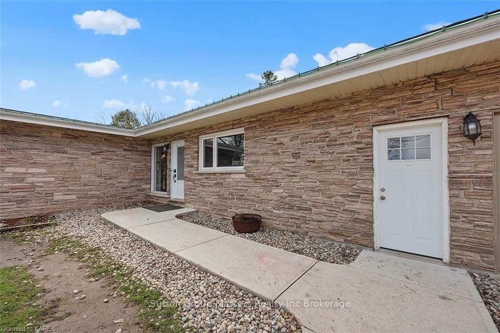 2353 MCIVOR Road photo 5