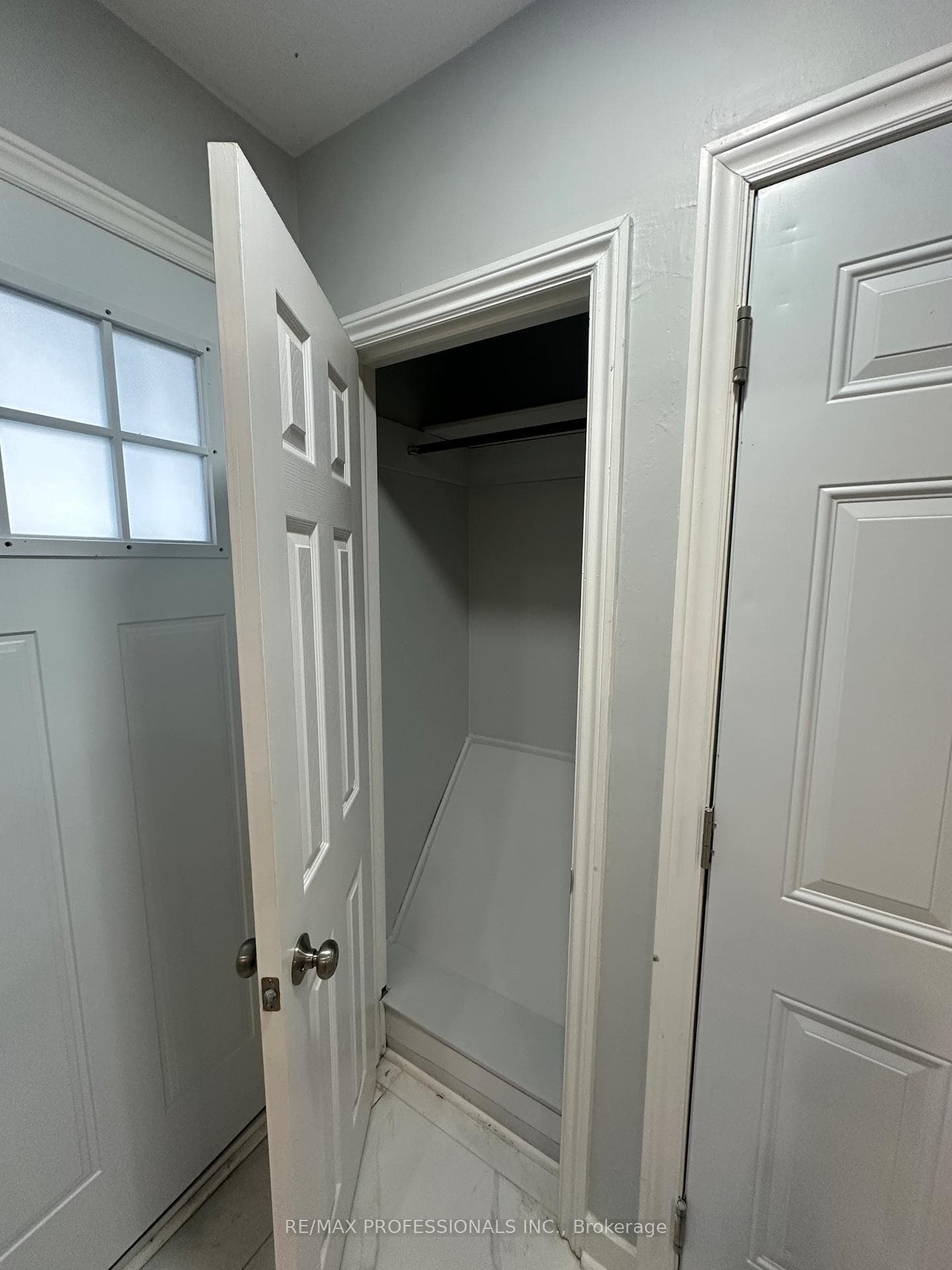 31 Treeview Drive Unit Main Floor photo 11