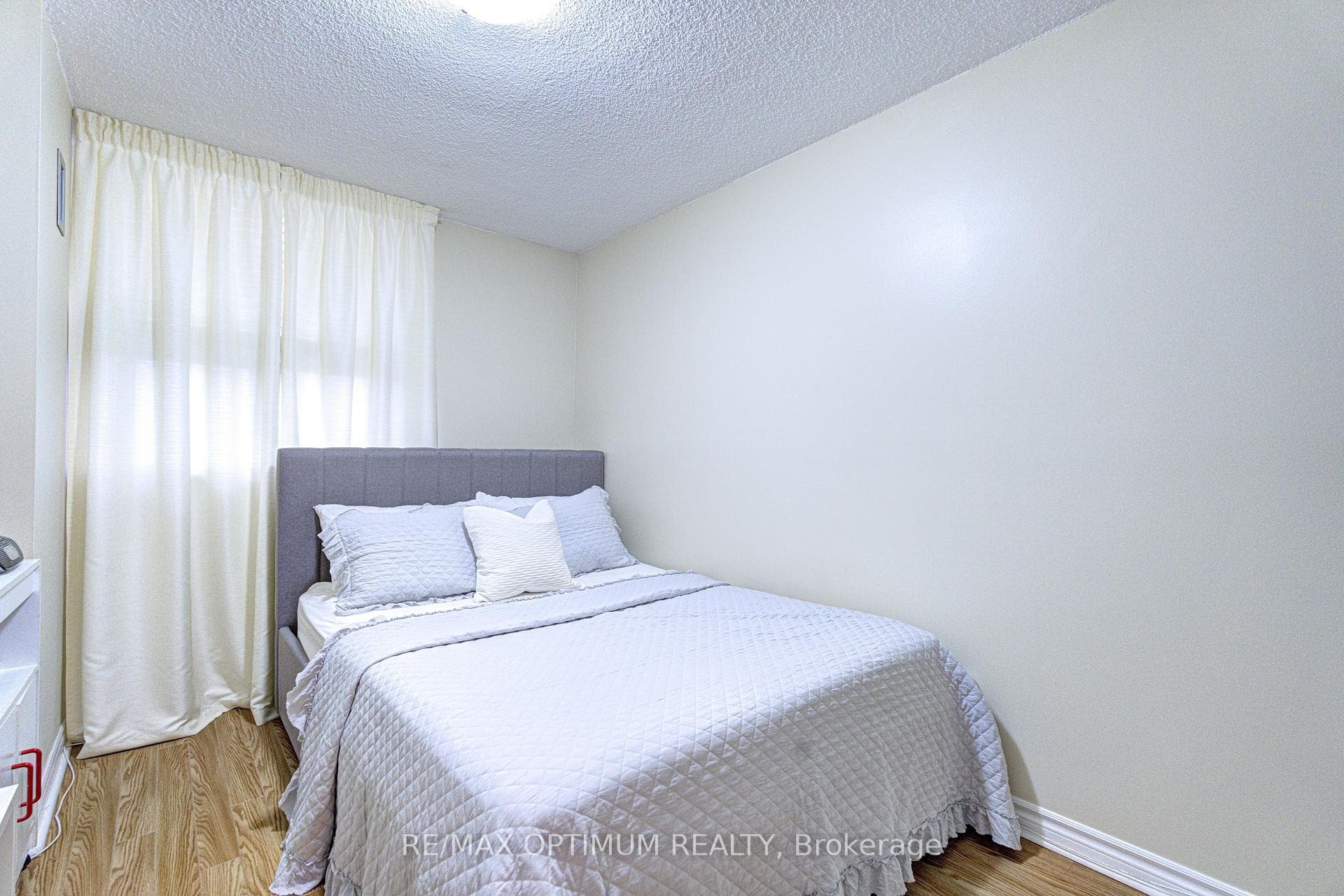 355 Rathburn Road Unit 505 photo 26