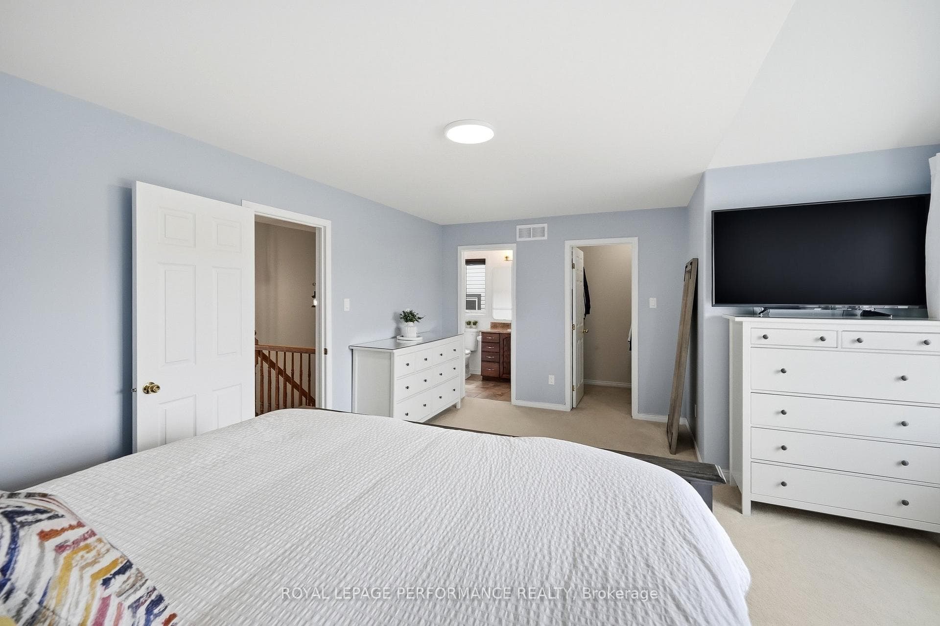 366 Jasper Crescent photo 23