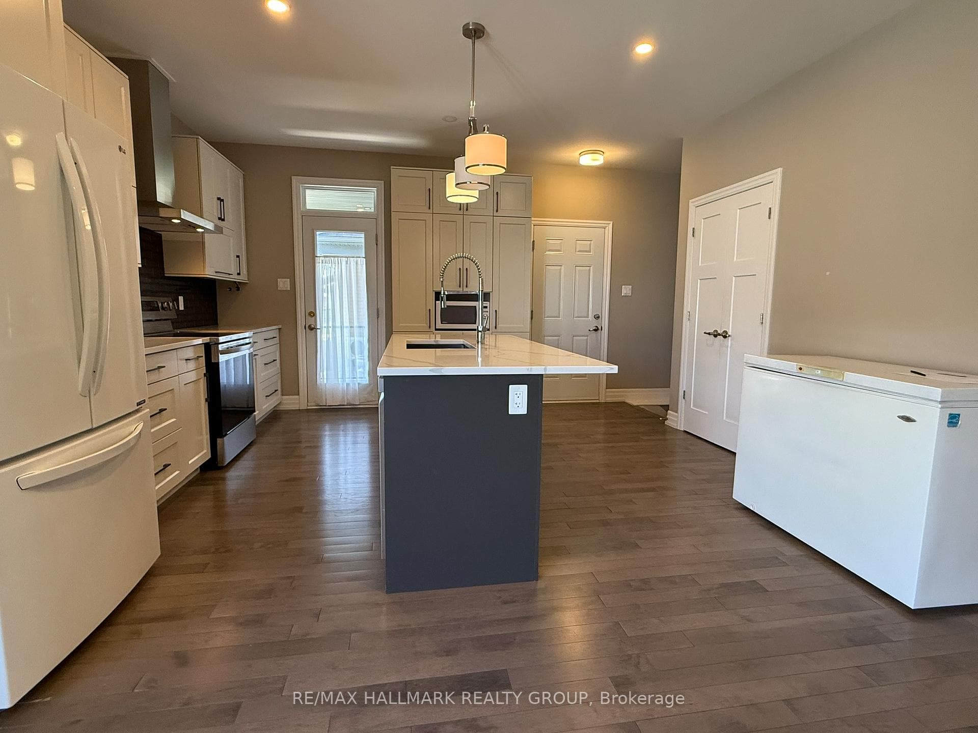 23 Solara Private photo 7