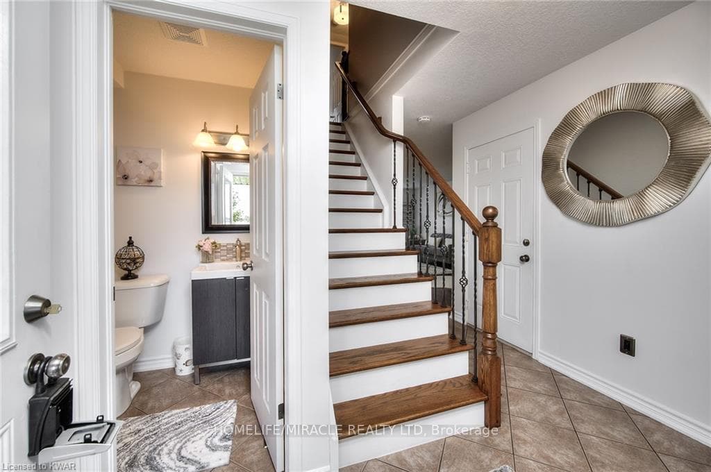 88 Fallowfield Drive Unit #Upper photo 7