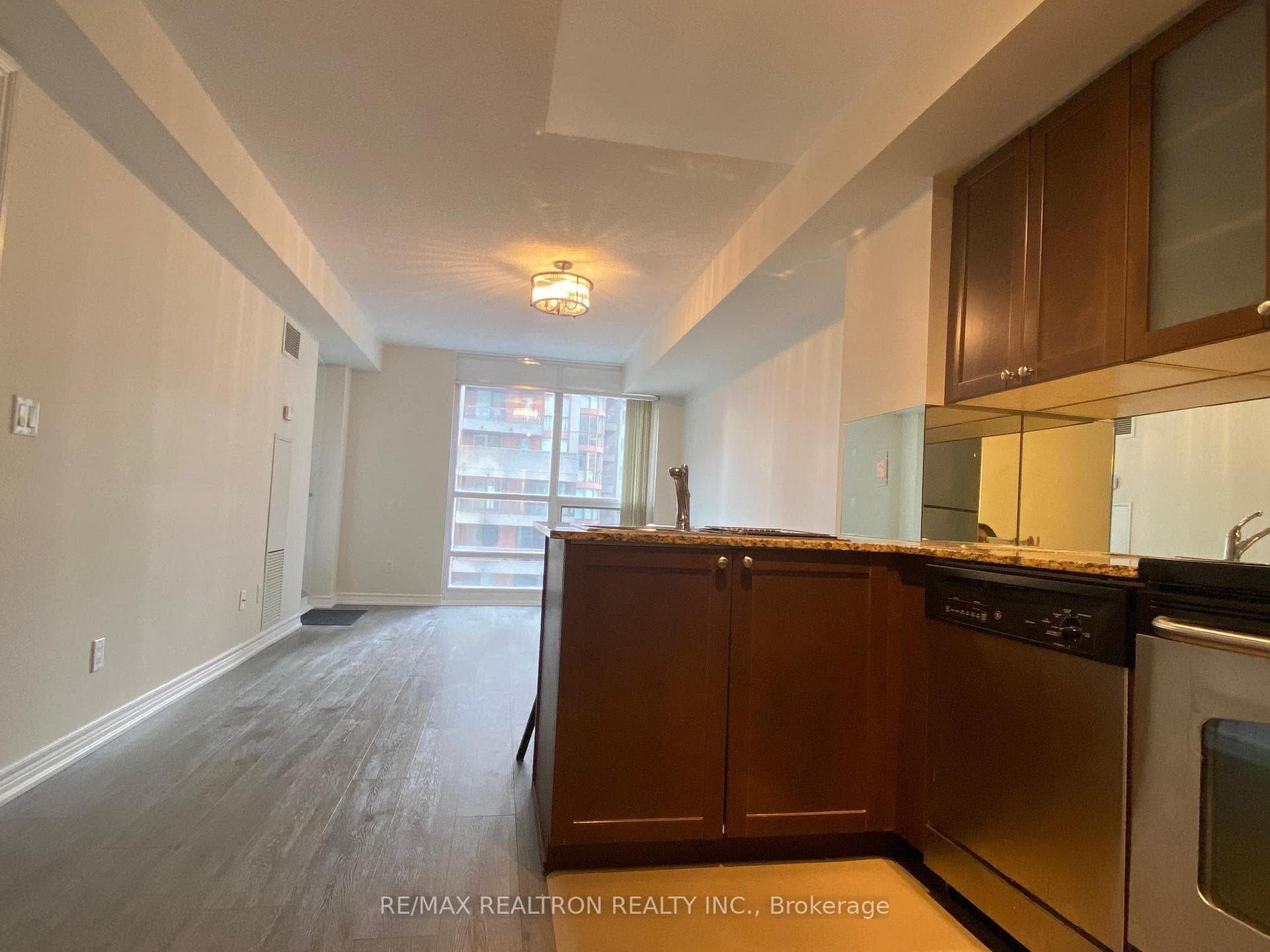 761 Bay Street Unit 610 photo 15