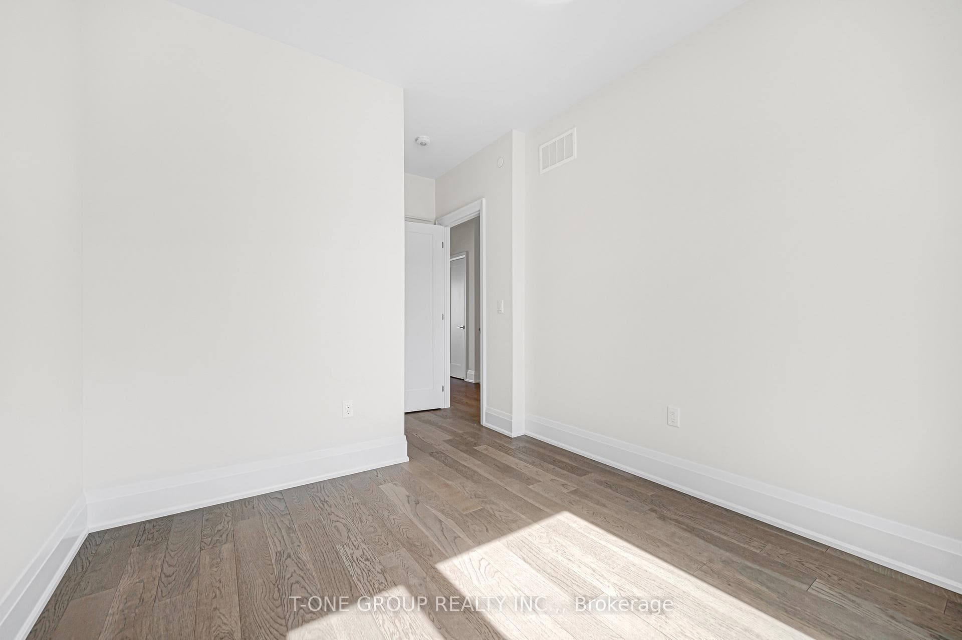 106 Grimsby Lane photo 35