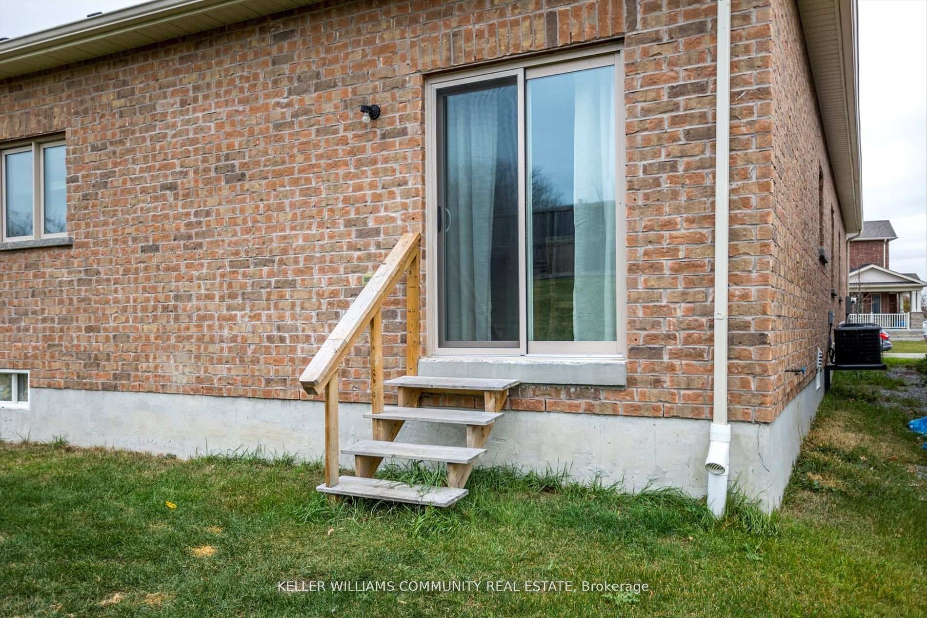 82 Terry Clayton Avenue photo 29