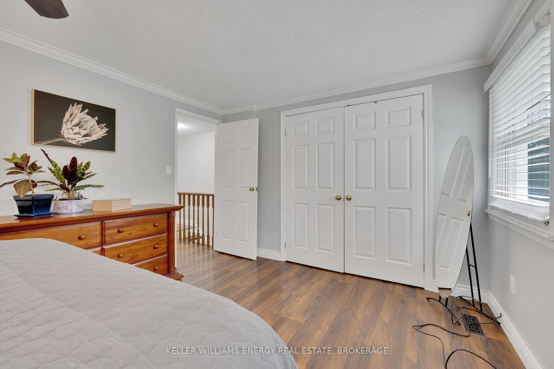 543 Lancelot Crescent photo 11