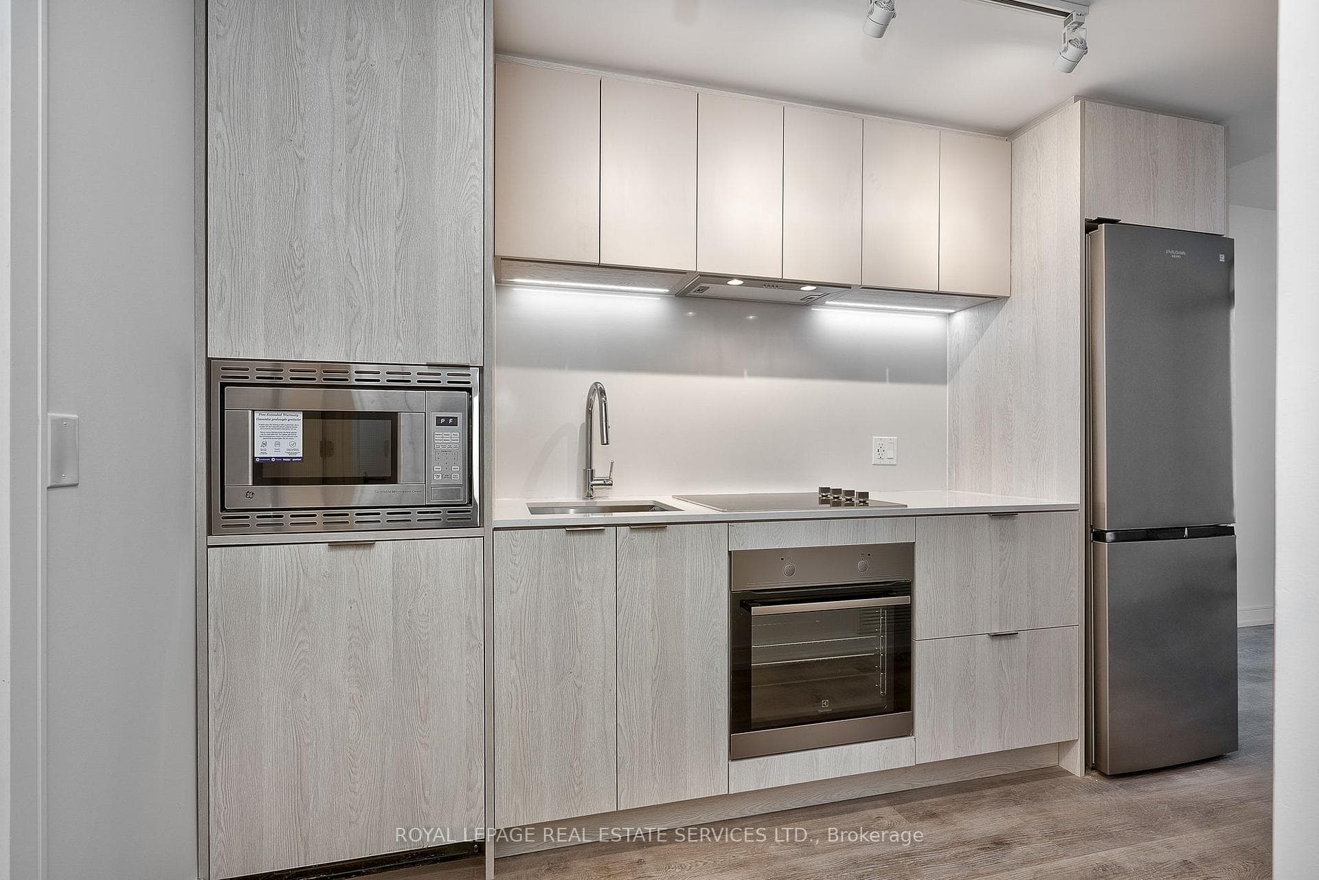 Modern Kitchen Equipped with S/S Appliances