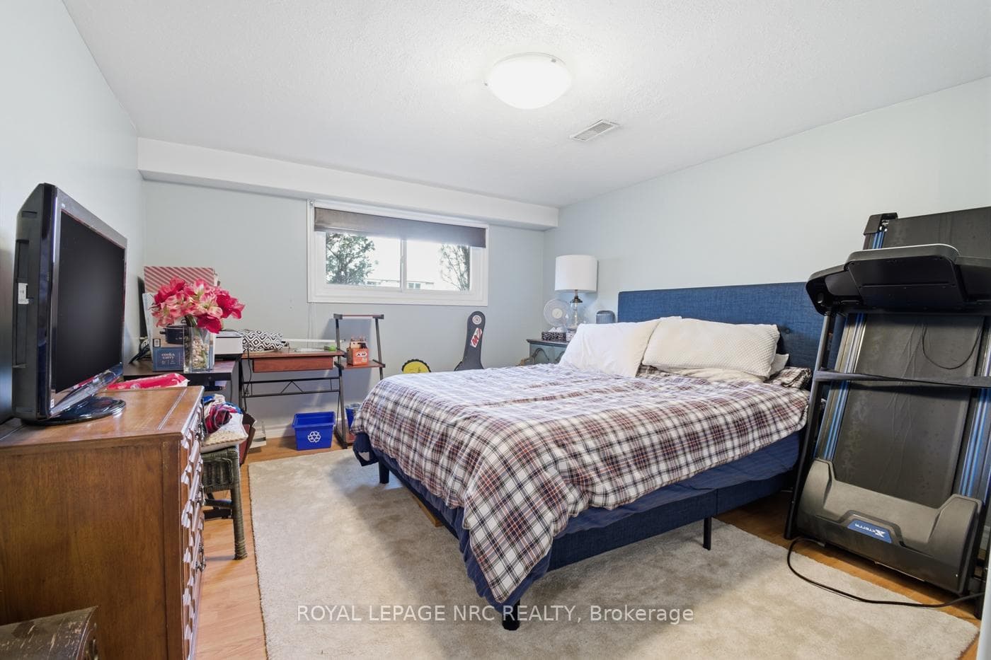 520 Clarence Street photo 37