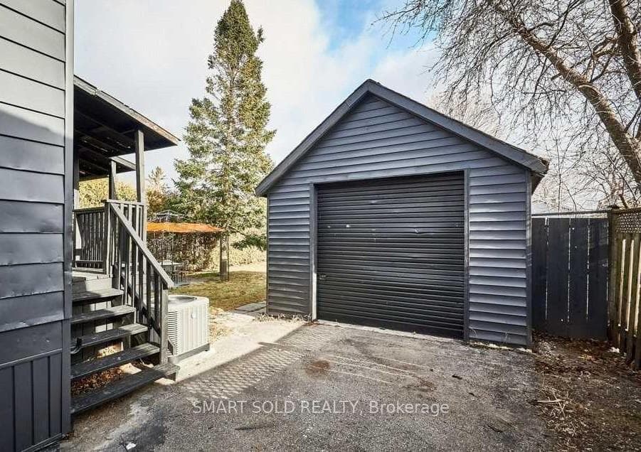 761 Rowena Street Unit Upper photo 3
