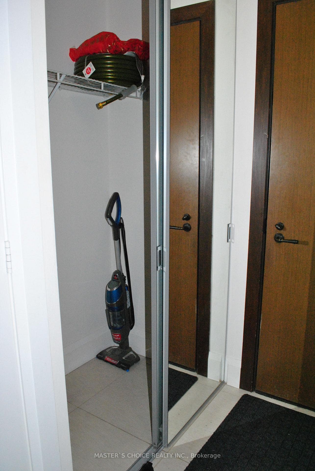 MAIN DOOR CLOSET