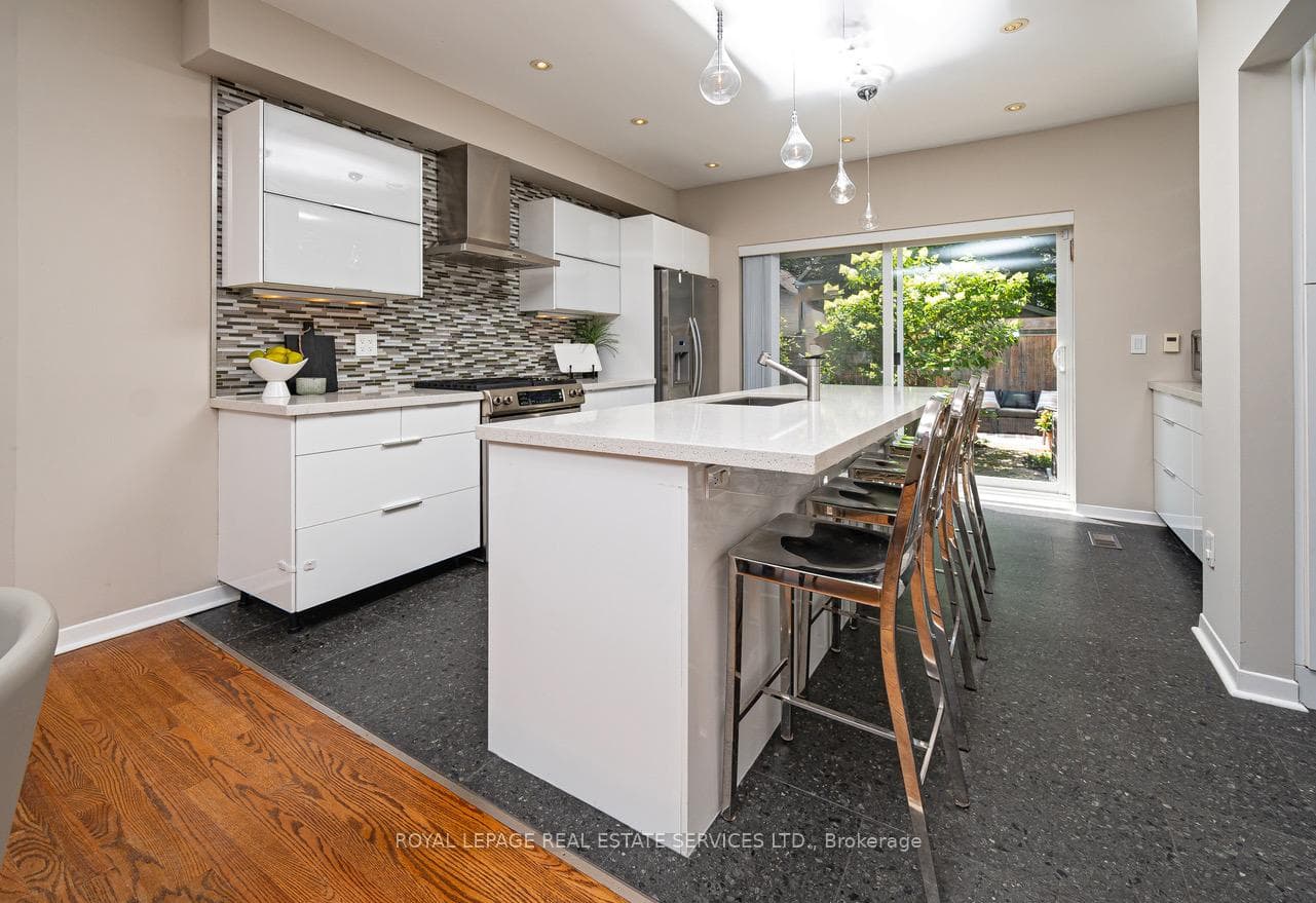 132 Bertmount Avenue photo 9