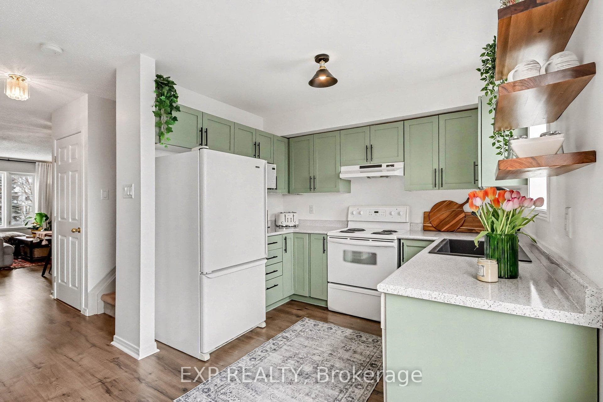 211 Gershwin Private photo 13