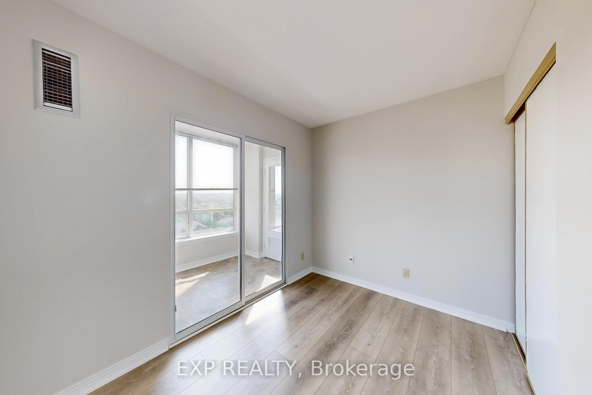 711 Rossland Road Unit 711 photo 14