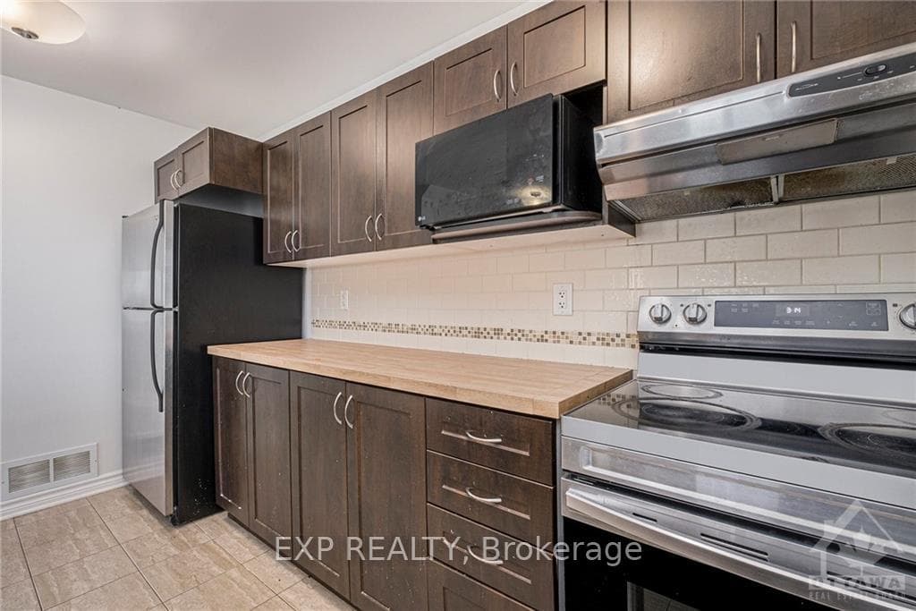 701 SUE HOLLOWAY Drive Unit C photo 12