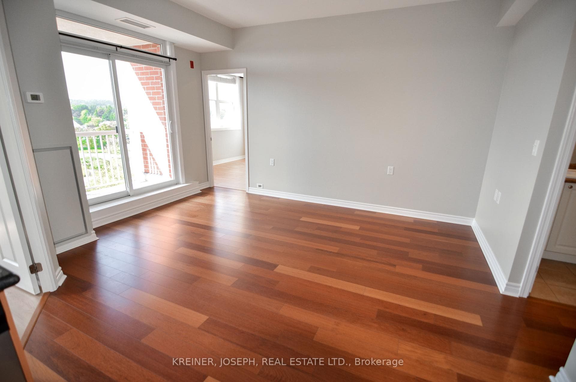 15450 Yonge Street Unit 404 photo 4