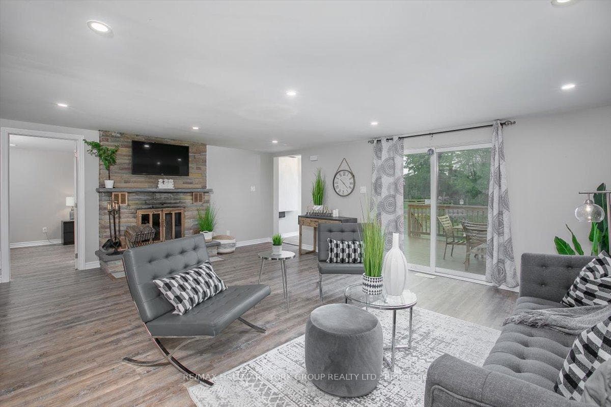 21 Lakeshore Road photo 11