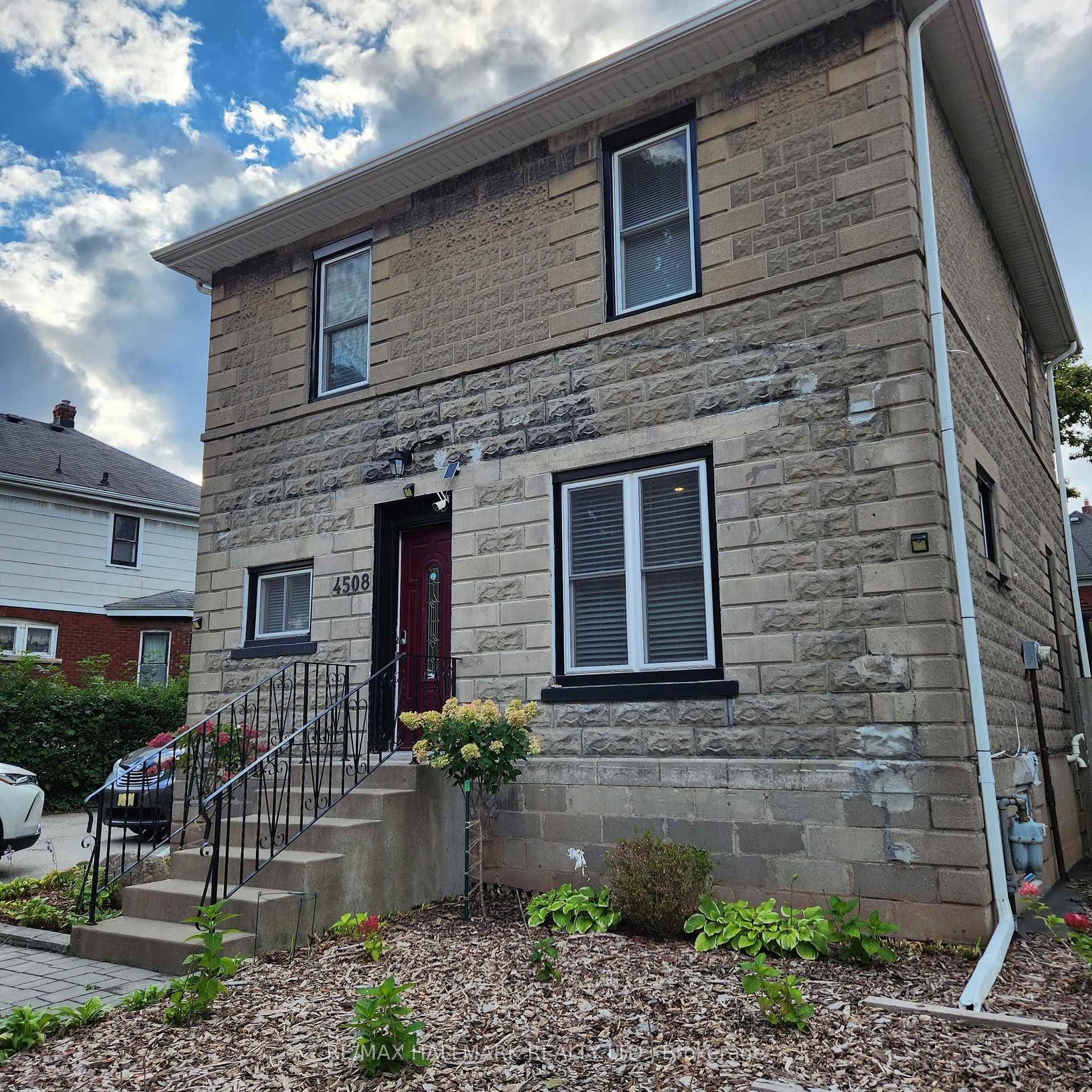 4508 Ryerson Crescent Unit Upper photo 3