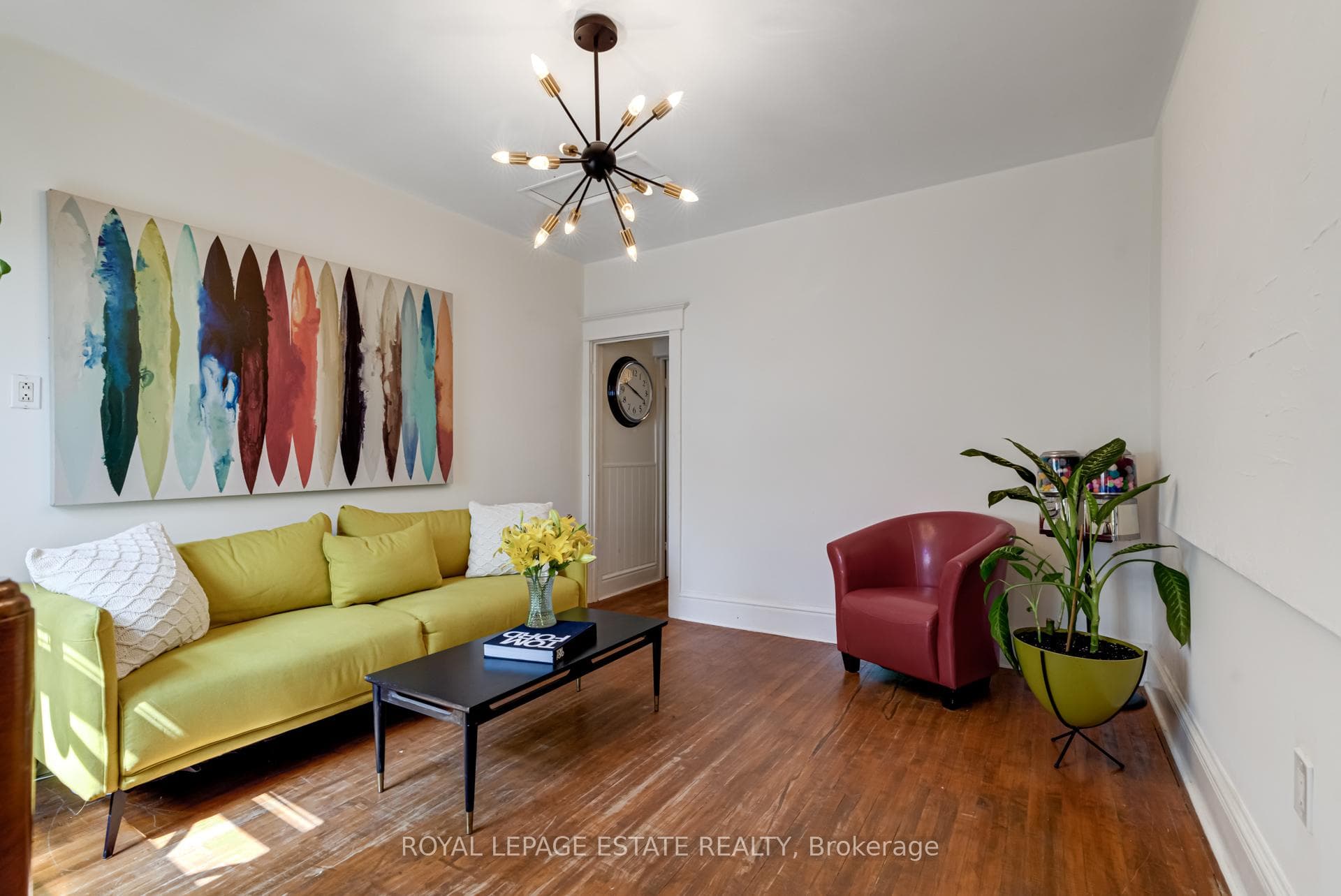 121 Coxwell Avenue photo 4