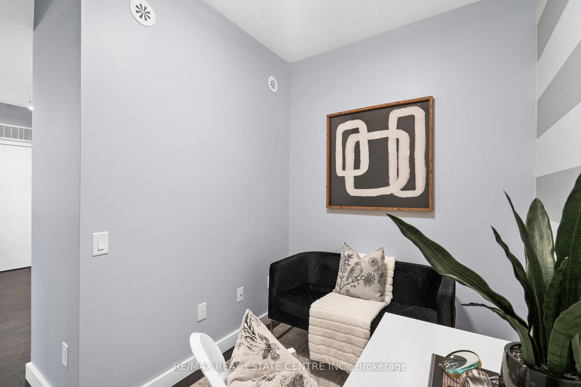 Specious Den can fit a 2nd bed/office/Nursery room