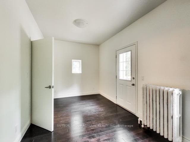 34 Hewitt--Main Floor Avenue photo 17