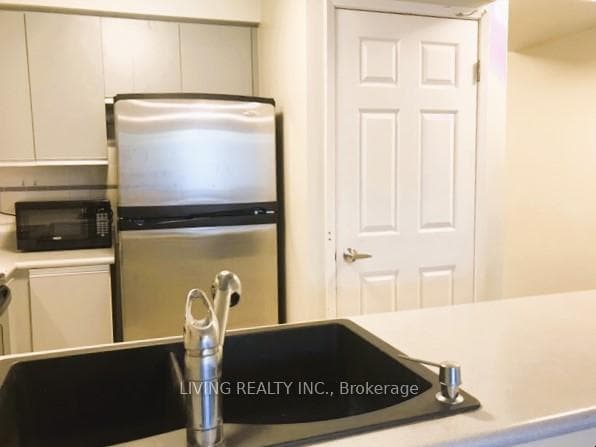 298 Jarvis Street Unit 408 photo 6