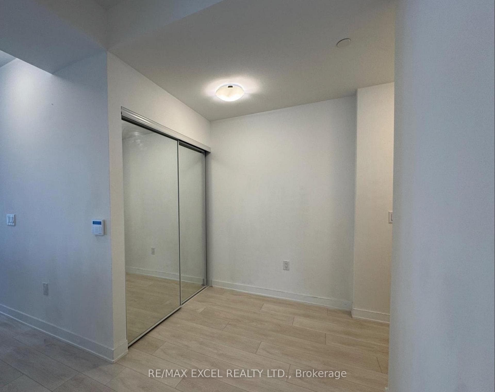 95 Oneida Crescent Unit 1204 photo 3