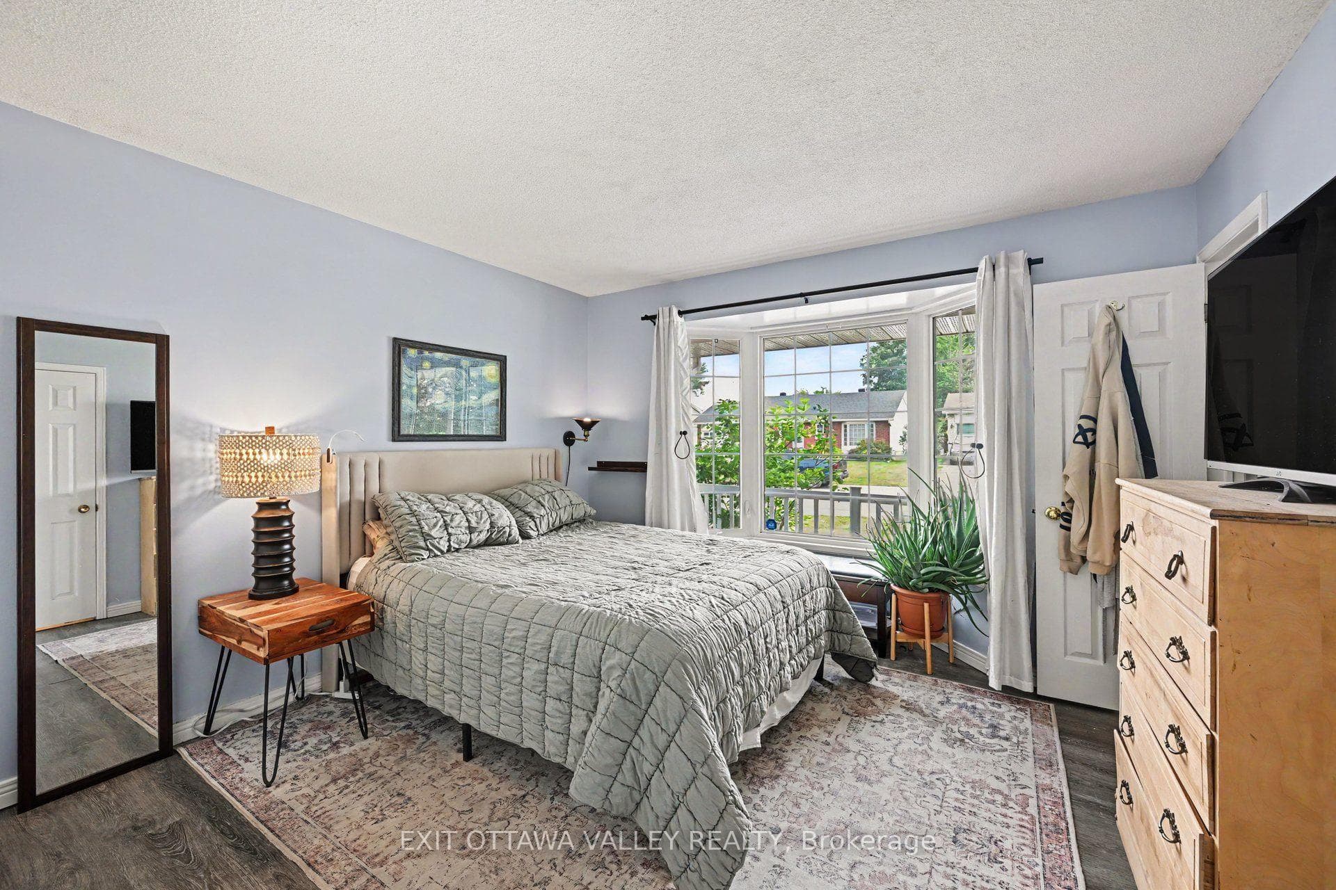 main floor bed 1