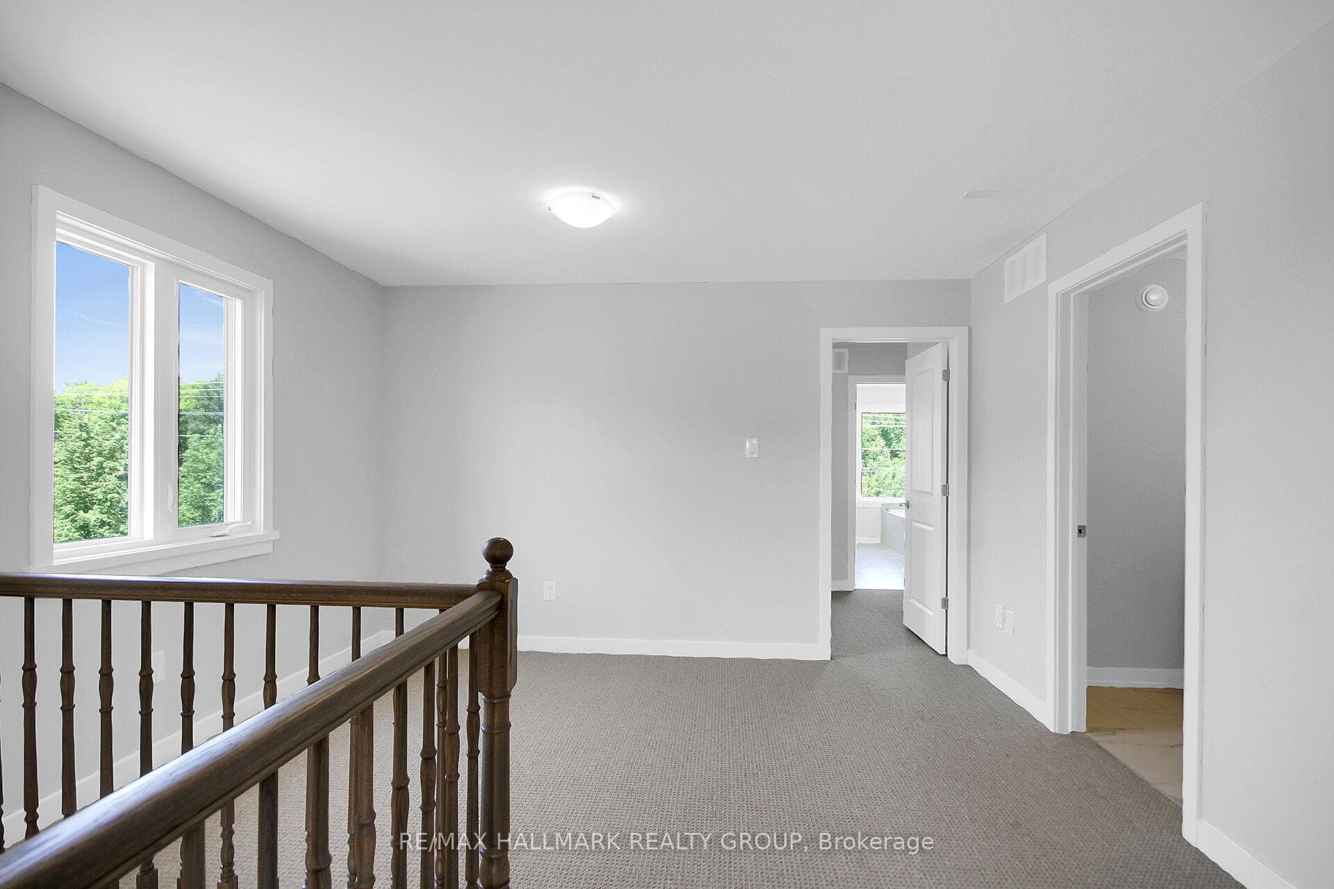 749 NEWSTEAD Crescent photo 25