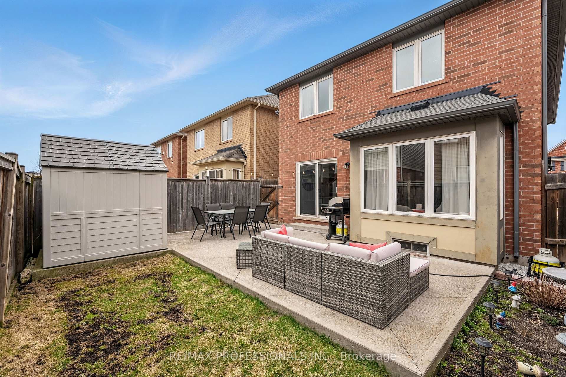 Small Grassed area perfect for Garden
