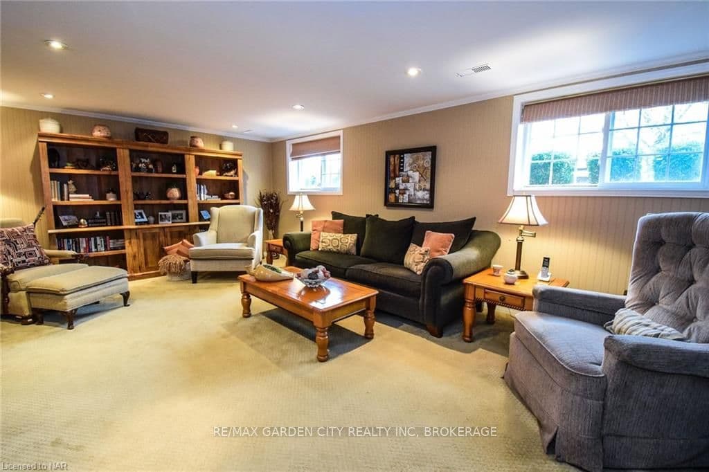 4 GOVERNOR SIMCOE Drive photo 35