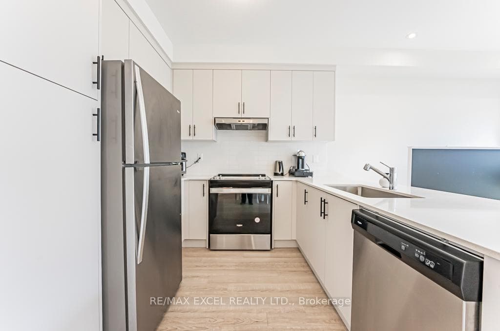 79 Schmeltzer Crescent photo 12