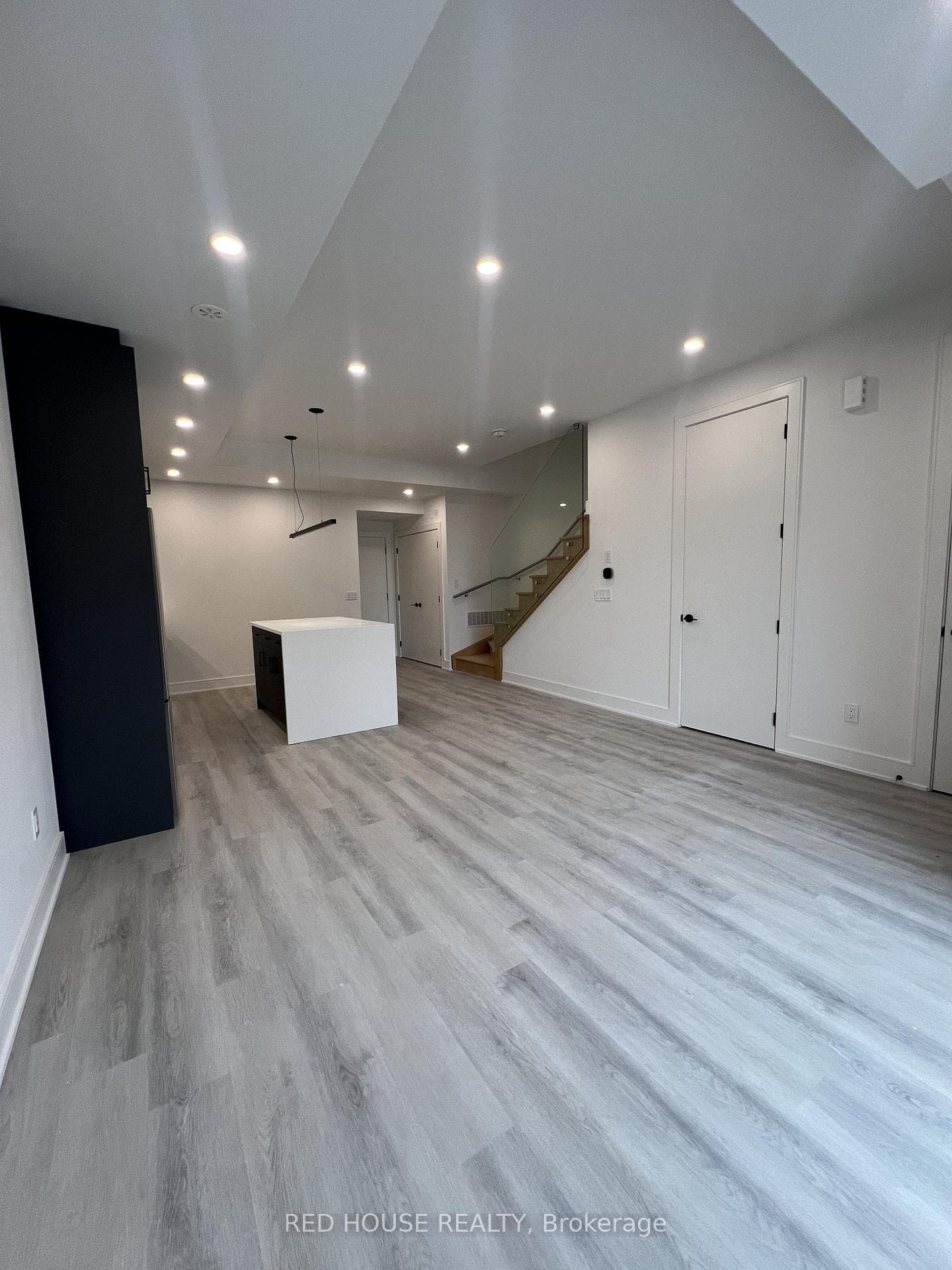 174 Everett Common photo 7