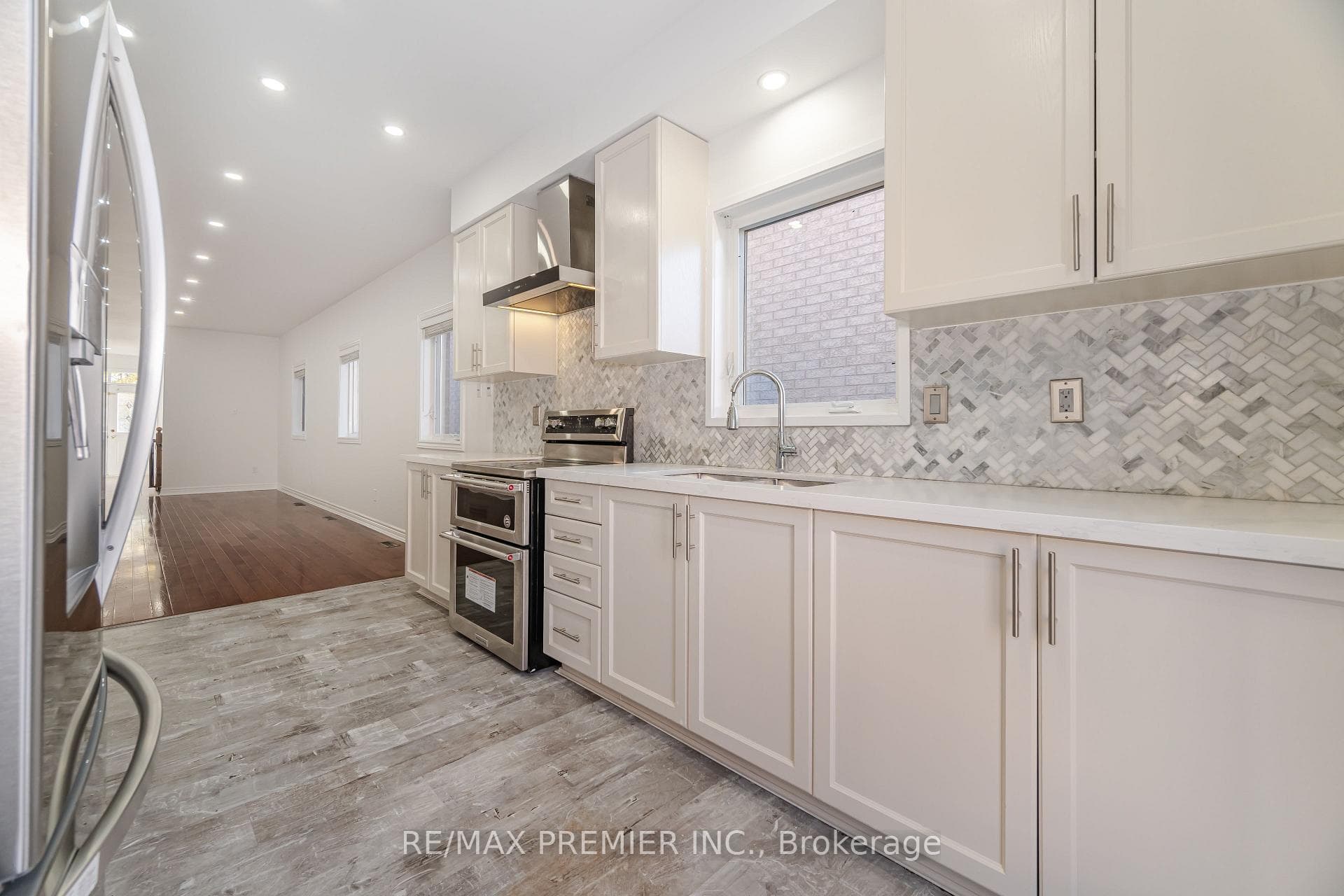 80 Heathcliffe Drive photo 12