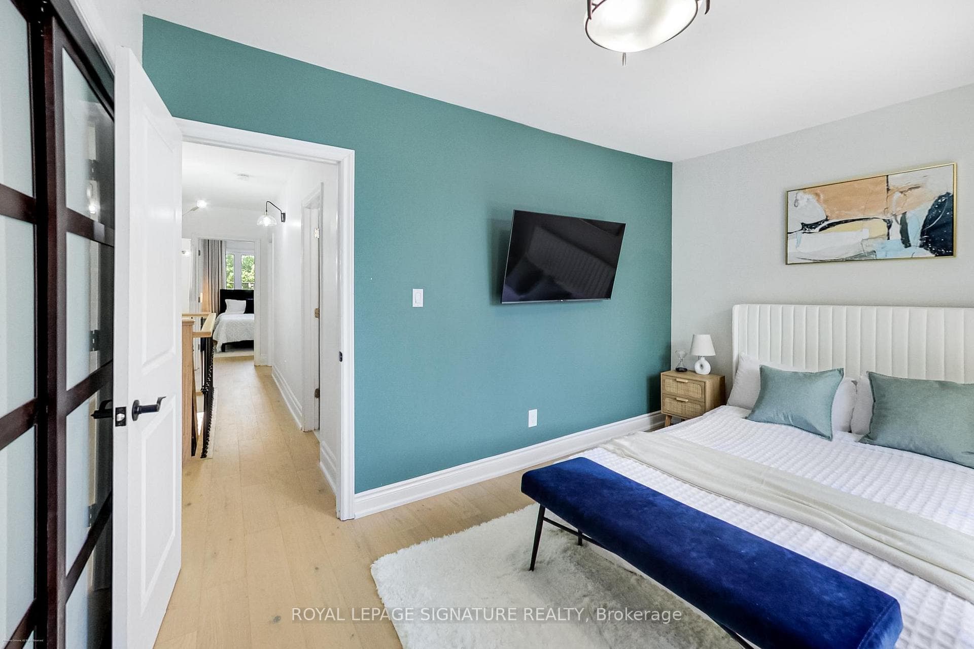 15 Glebeholme Boulevard photo 22