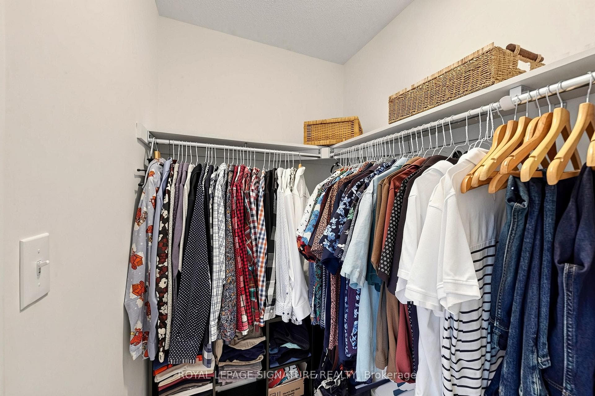 Walk-in Closet