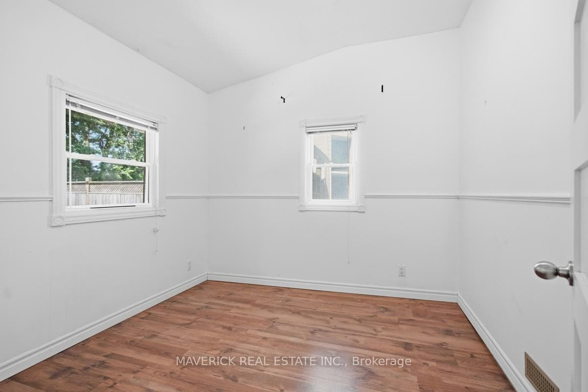 226 Grand Avenue photo 28
