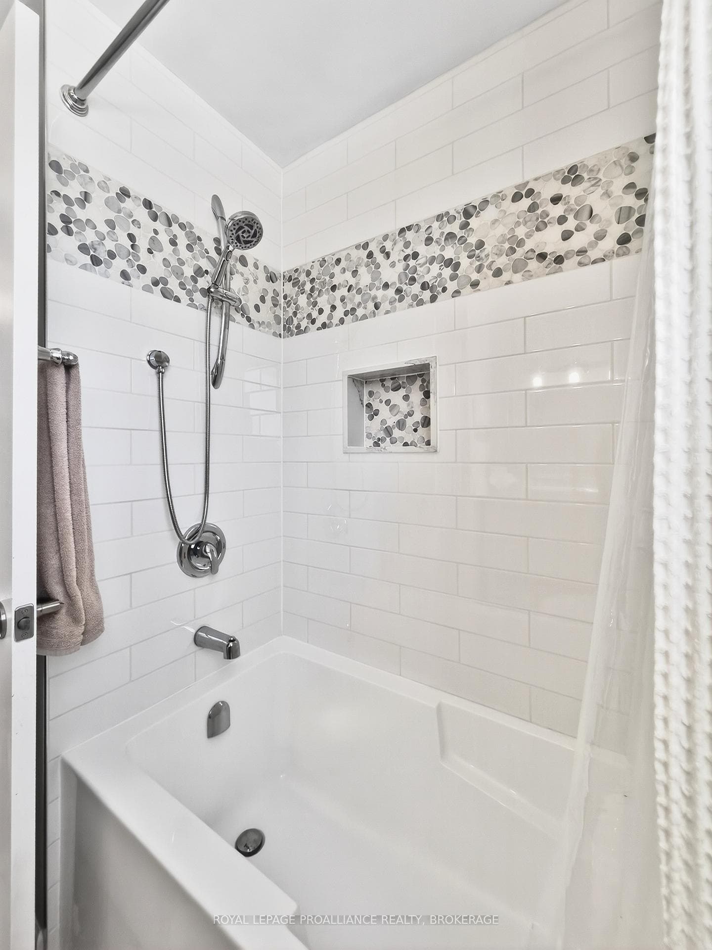 745 Sussex Boulevard photo 24