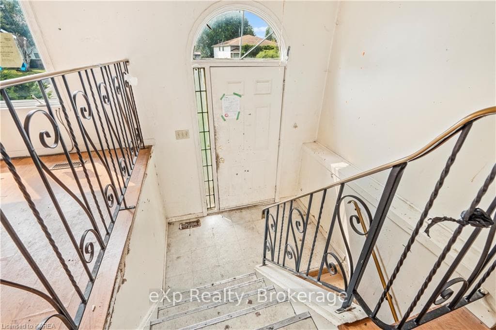 594 GAVIN Court photo 6