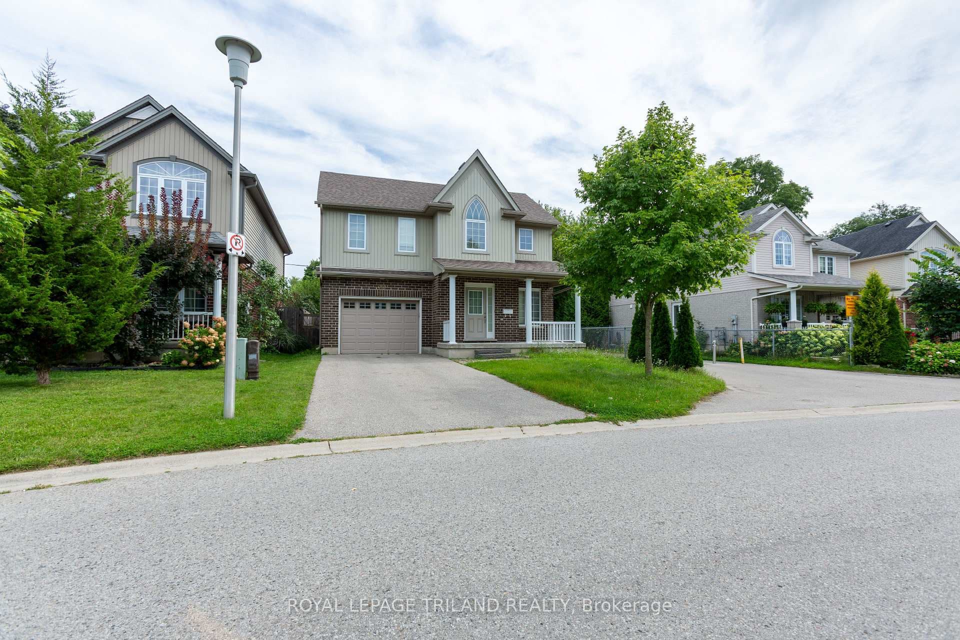 489 Mcmahen Street photo 2