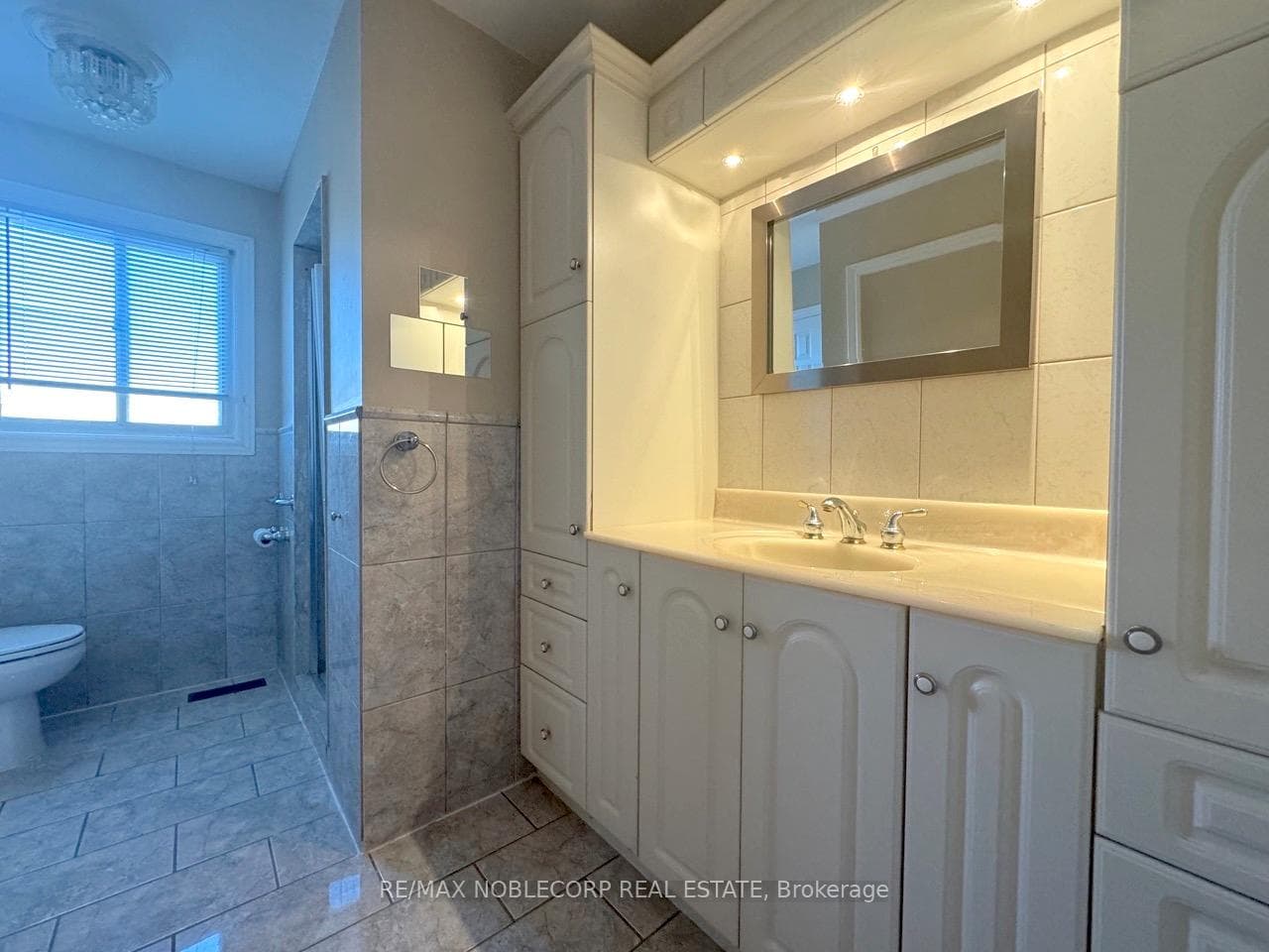 515 Louis Drive Unit Upper photo 11