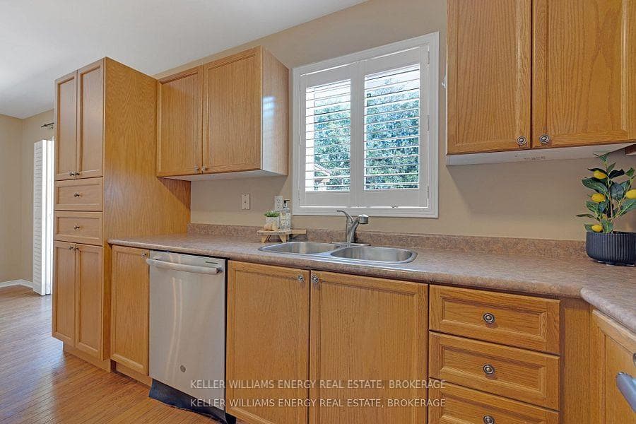 27 Guildwood Drive photo 16