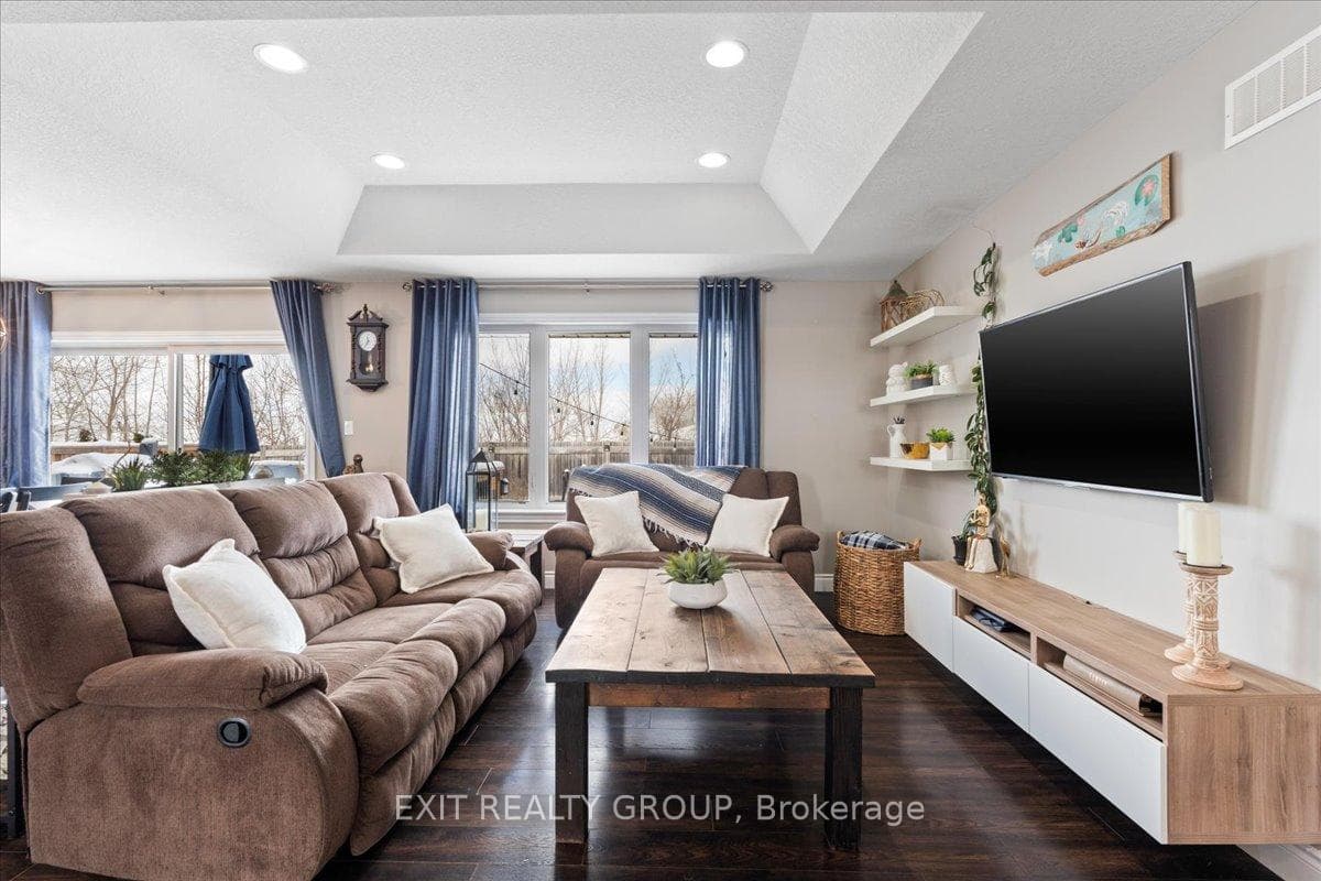 40 Kawartha Court photo 4