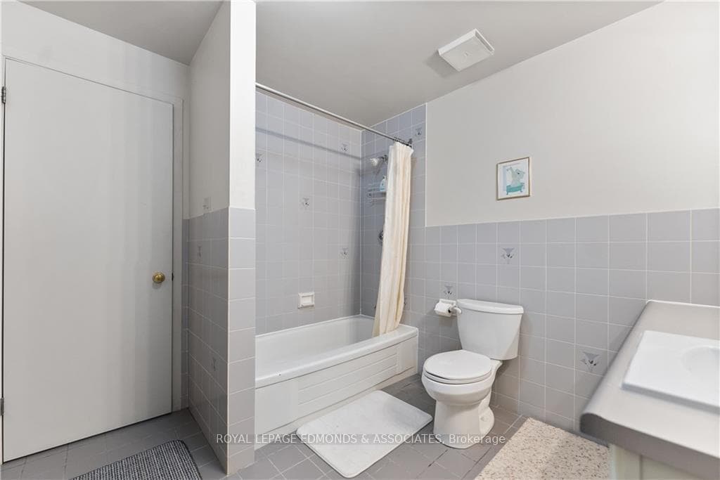 564 MELTON Street photo 24