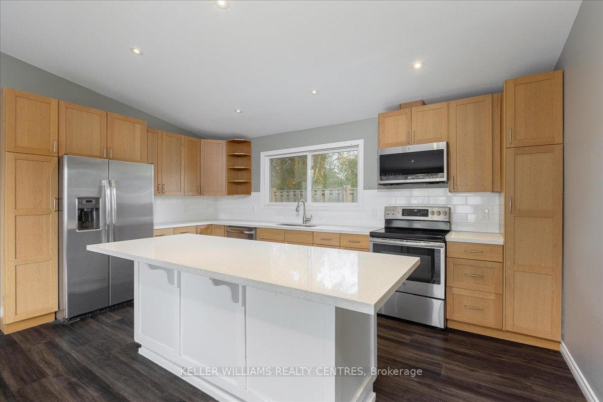 5 Evelyn Avenue Unit Upper photo 8