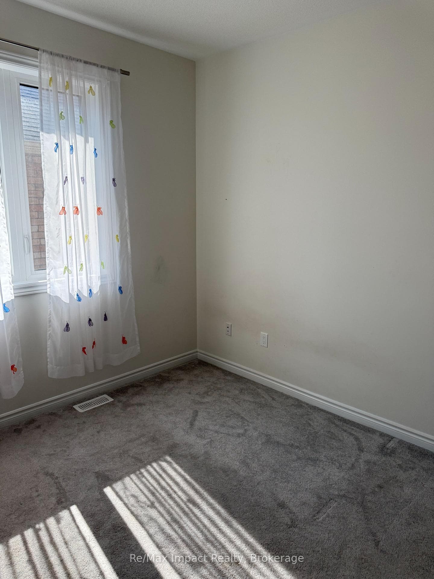 166 Auckland Drive photo 27