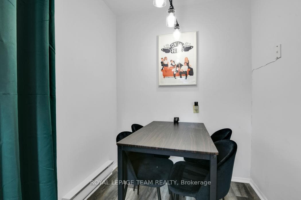 212 VIEWMOUNT Drive Unit 204 photo 12
