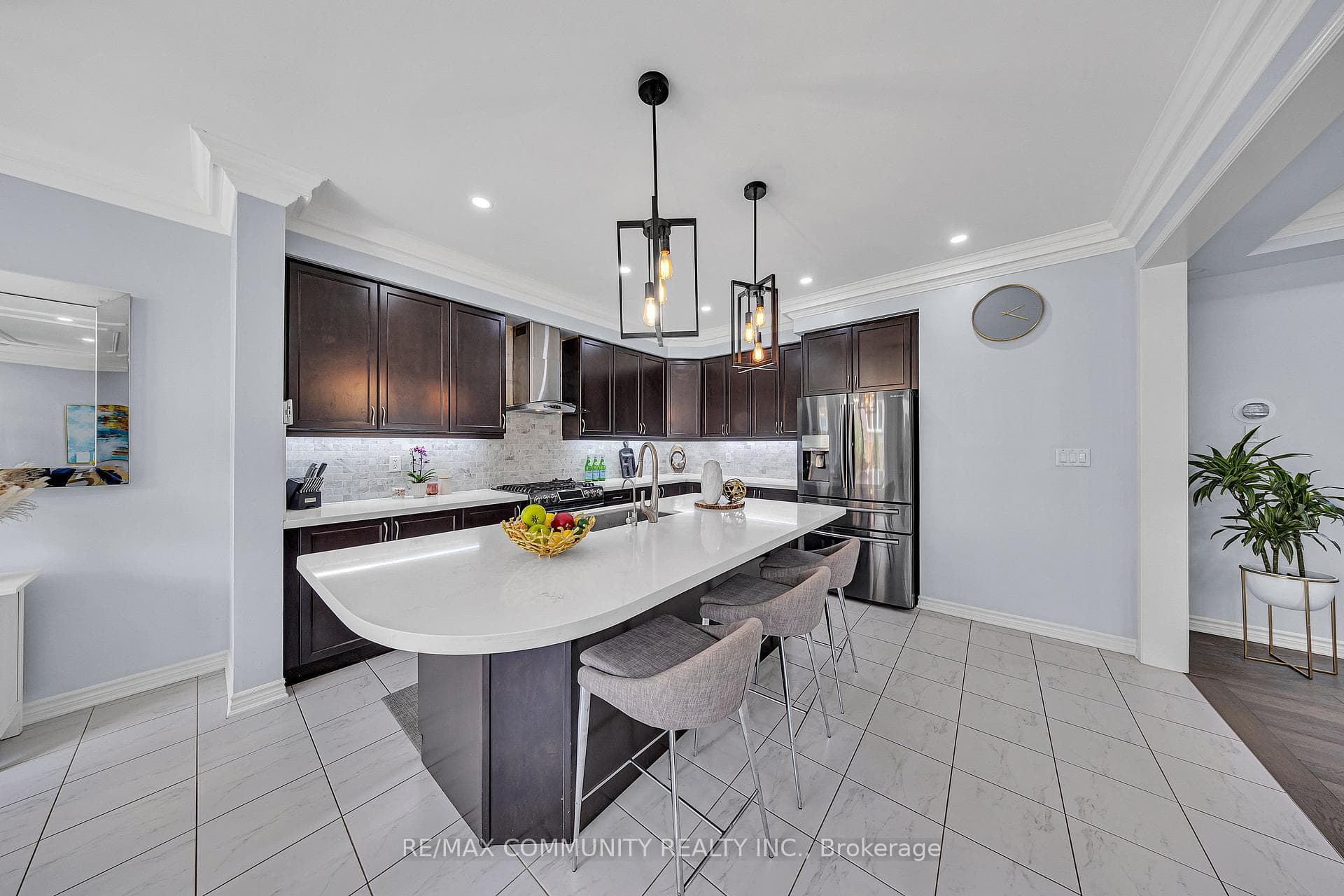 1055 Foxtail Crescent photo 16